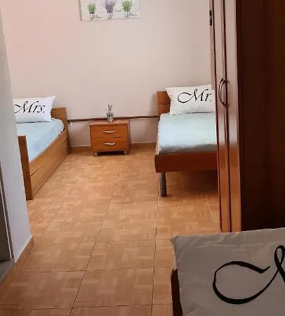 Nevia 2 Apartment *