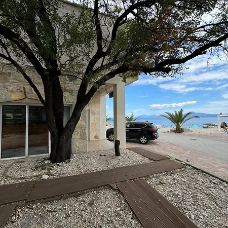 Nevia 2 Apartment